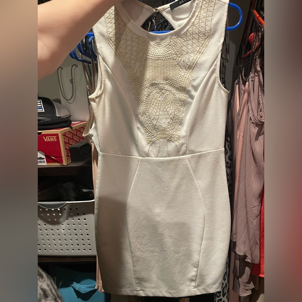Ark & Co. Off white with tan embroidered neckline with keyhole back